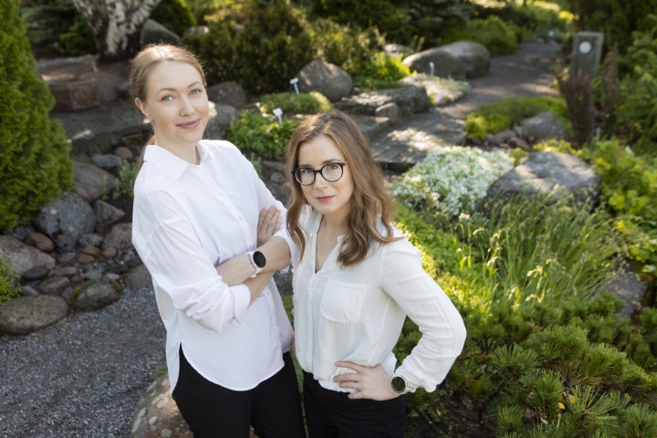 Laura Pylväs ja Eveliina Peltoniemi